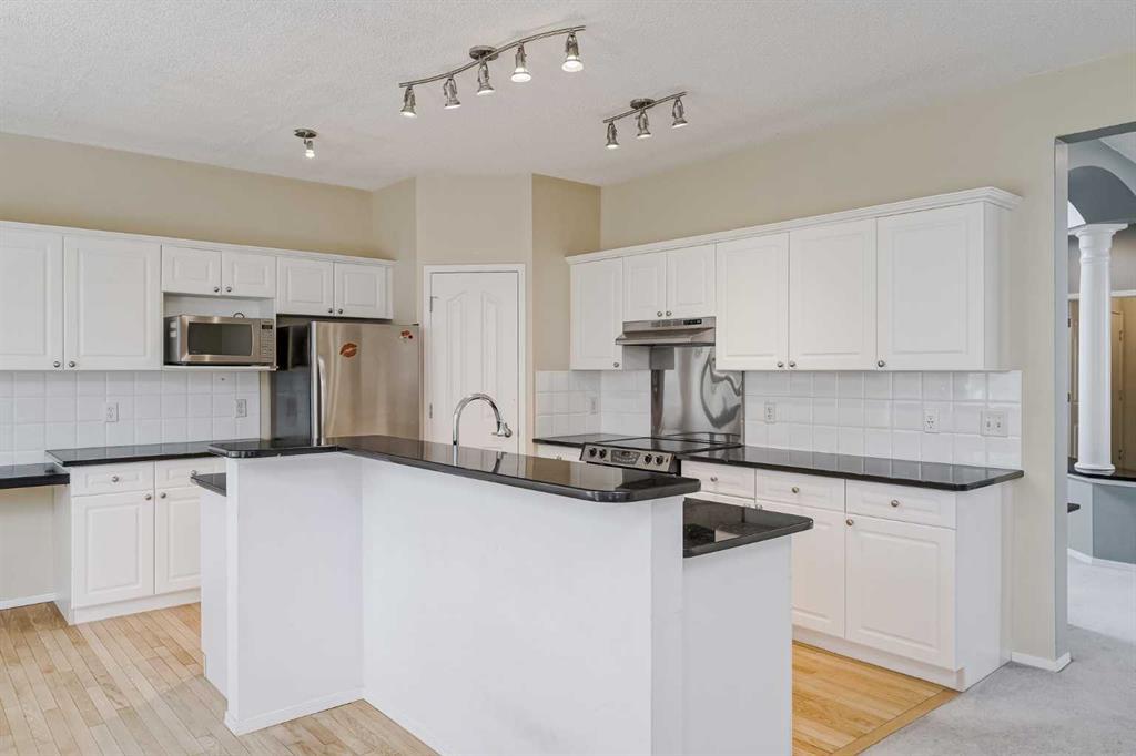 375 Douglas Glen Gardens Southeast, Calgary – Residential Detached Listing Photo 2