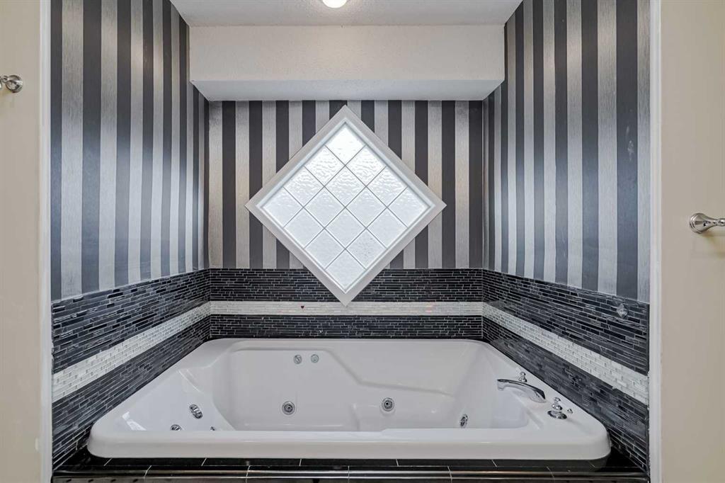 375 Douglas Glen Gardens Southeast, Calgary – Residential Detached Listing Photo 3