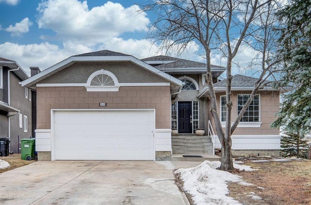 2925 Signal Hill Heights Sw, Calgary