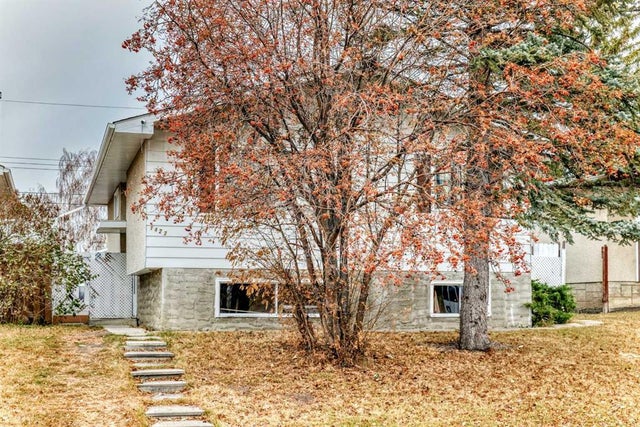 1427 43 Street Ne, Calgary