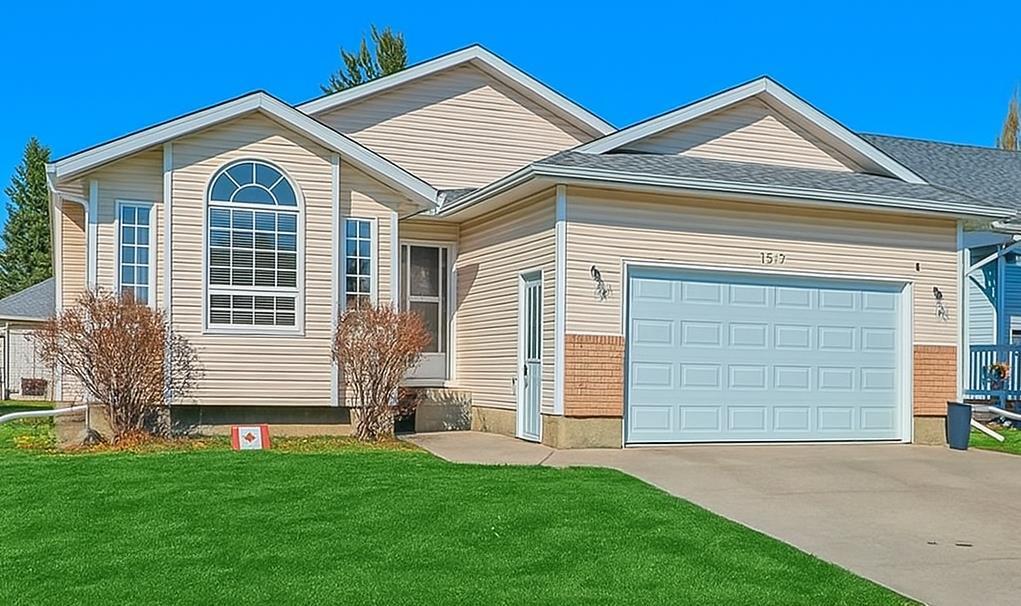 1527 10 Avenue Se, High River