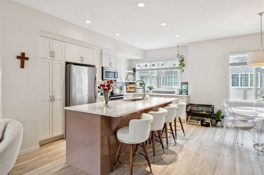 305 Nolanlake Villas Nw, Calgary