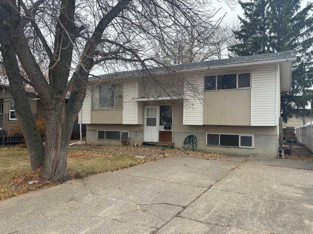 1816 11 Street, Coaldale