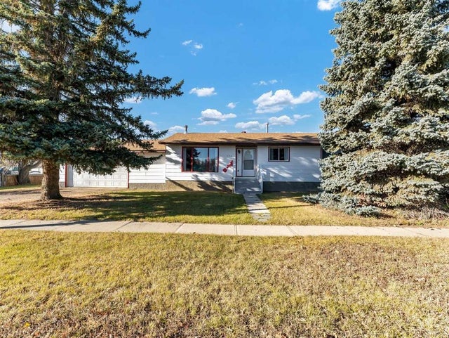 224 1 Street W, Duchess