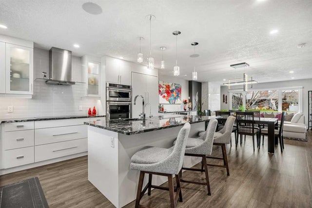 348 Parkwood Close Se, Calgary