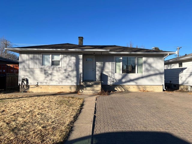 12 11 Street Ne, Medicine Hat