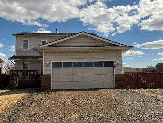 10517 82 Street, Peace River