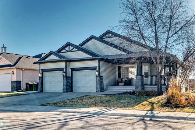 161 West Creek Pond, Chestermere