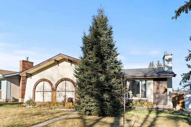 2628 106 Avenue Sw, Calgary