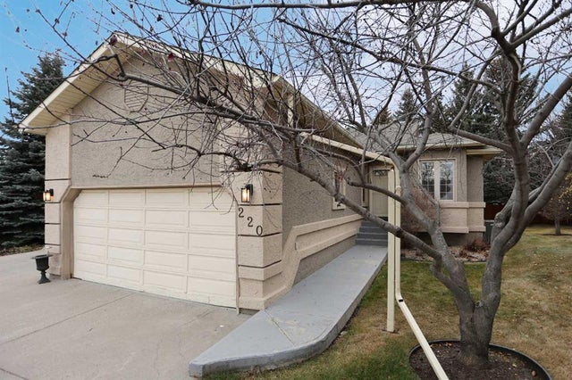 220 Silver Creek Mews Nw, Calgary