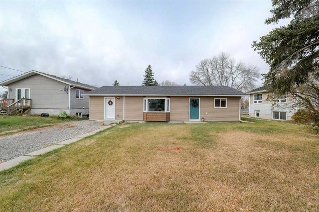 77 2 Street Se, High River