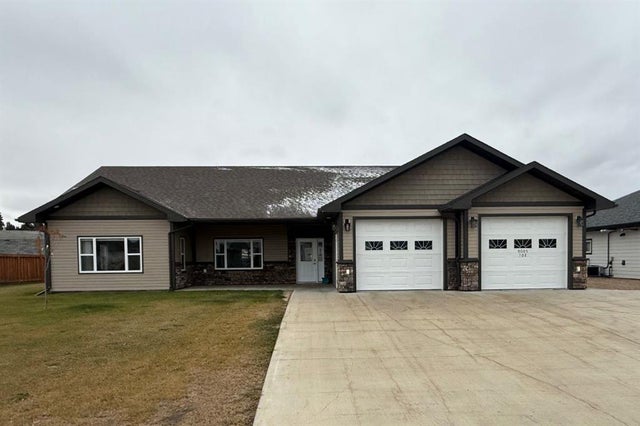 9005 Forest St, La Crete