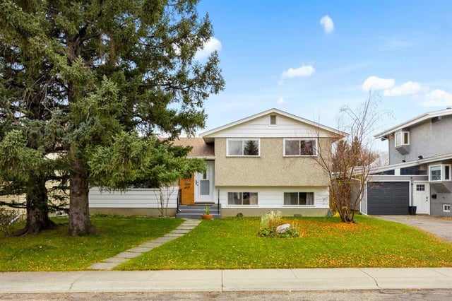 4207 Villa Crescent Nw, Calgary