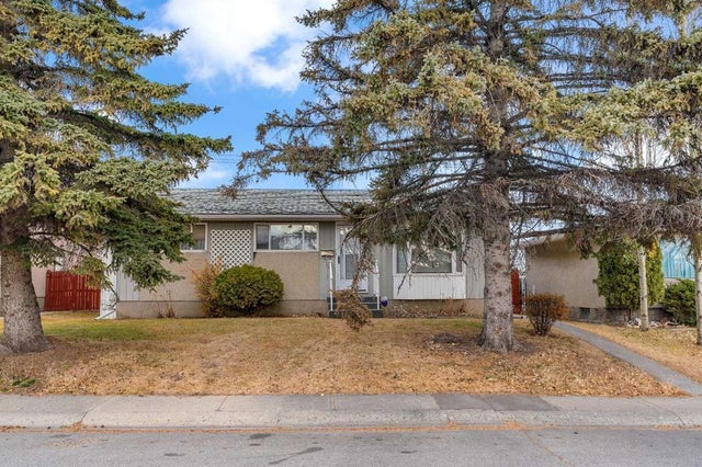 832 Raynard Crescent Se, Calgary