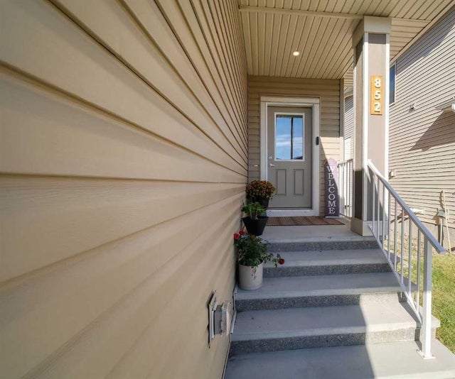 852 Hampshire Crescent Ne, High River