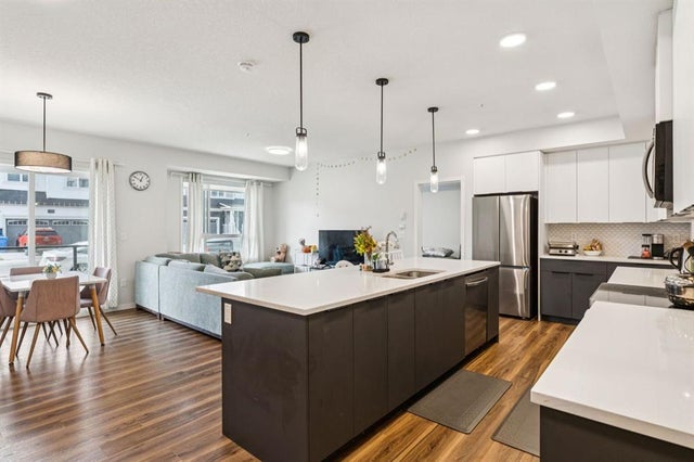 1105, 33 Carringham Gate Nw, Calgary