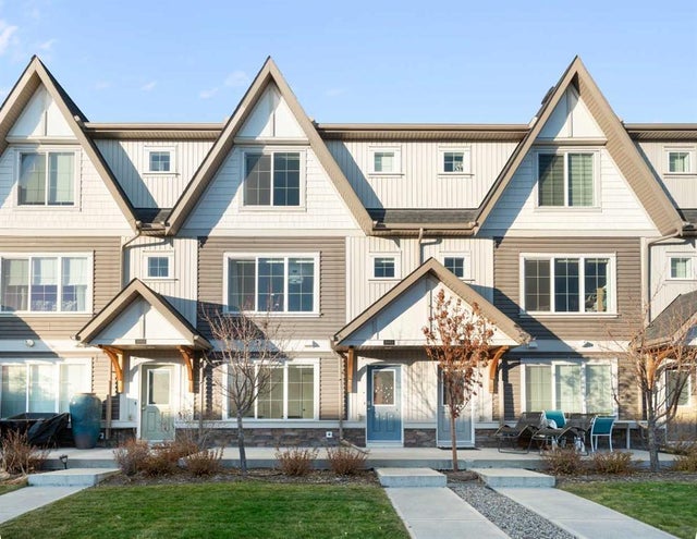 2003, 250 Fireside View, Cochrane