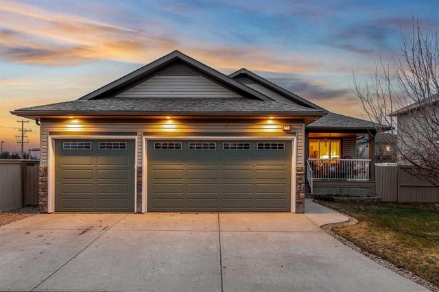 734 Woodside Bay Nw, Airdrie