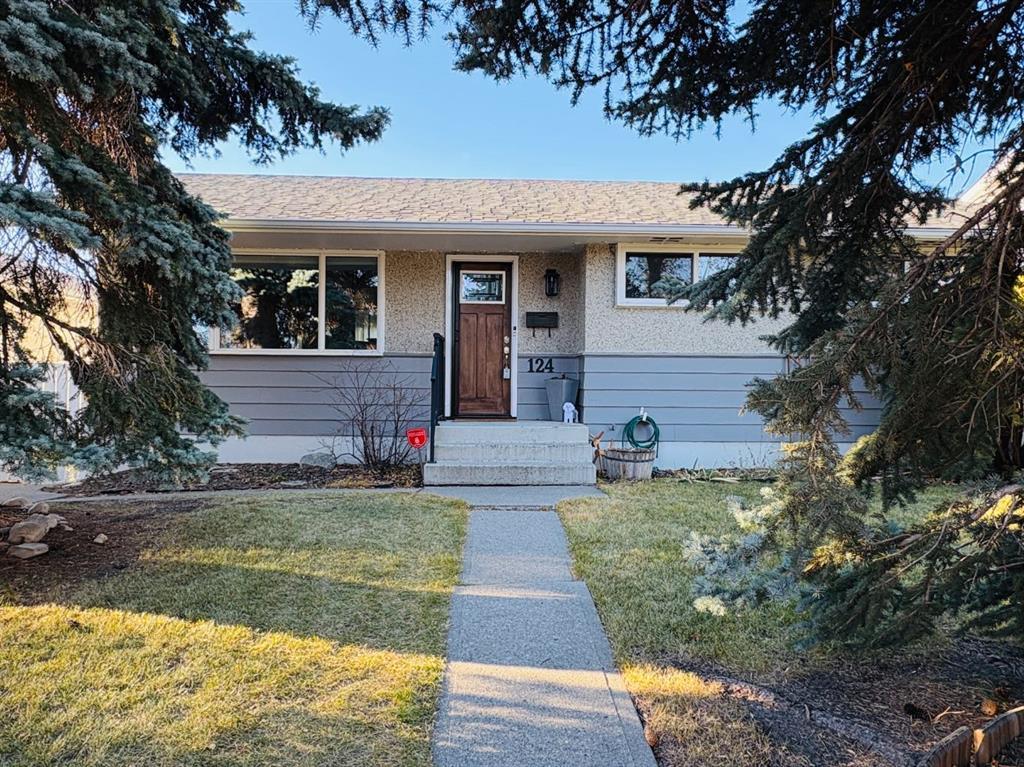 Photo for MLS®# A2269591 - home for sale at 124 Glenpatrick Drive Southwest, Glenbrook, Calgary Alberta