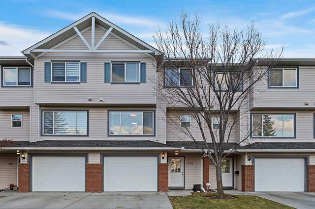 258 Rocky Ridge Court Nw, Calgary