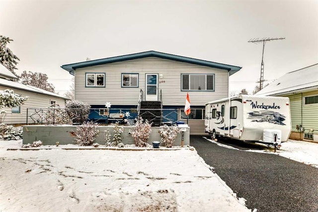 2106 19 Avenue, Didsbury