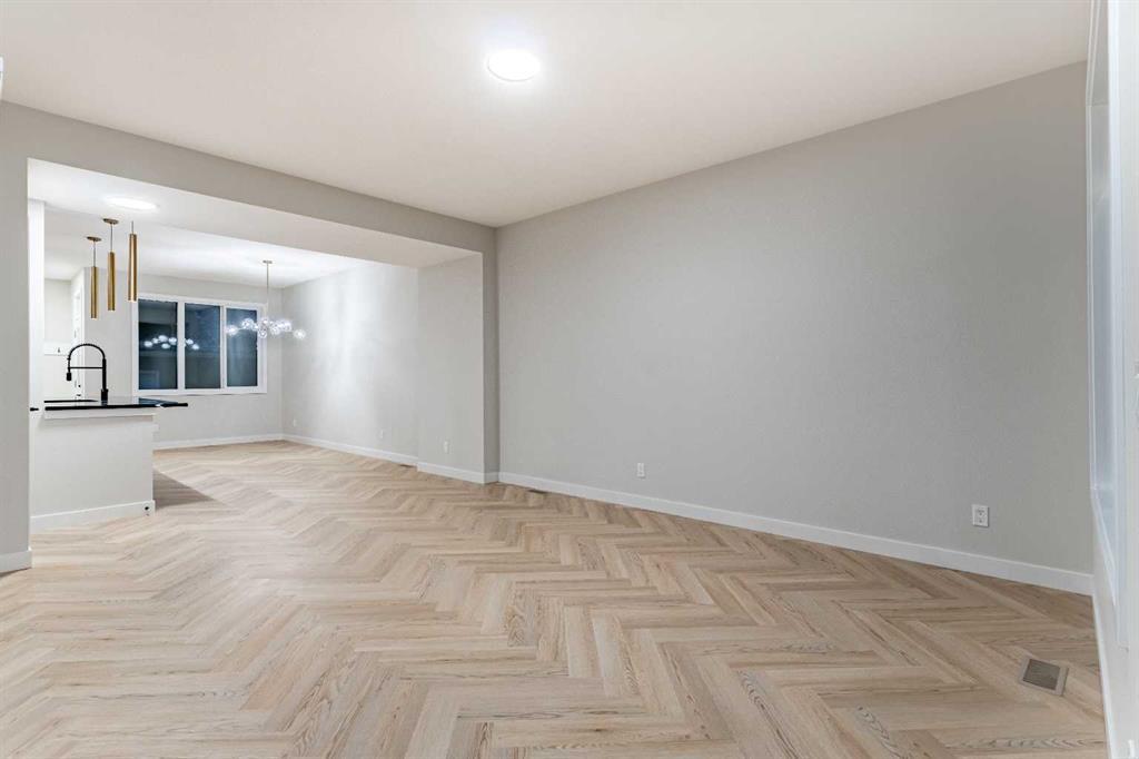 172 Cobblestone Gate Southwest, Airdrie – Residential Row/Townhouse Listing Photo 5