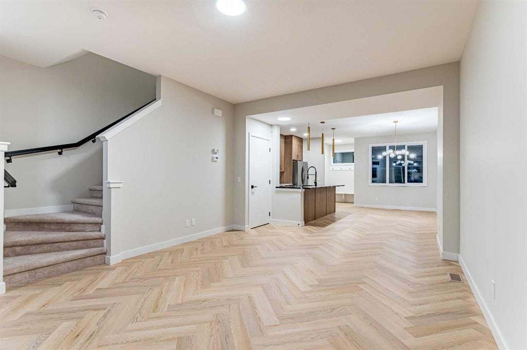 172 Cobblestone Gate Southwest, Airdrie – Residential Row/Townhouse Listing Photo 6