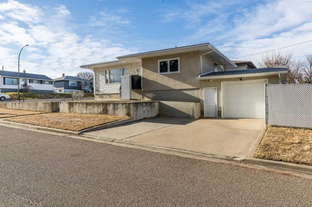 540 5 Avenue Sw, Medicine Hat