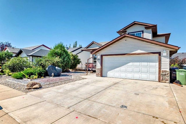 283 Highland Circle, Strathmore