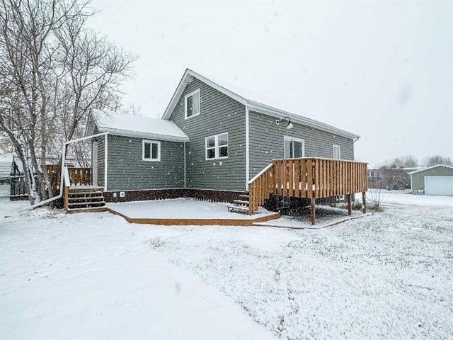 7116 Lawson Street, Donalda