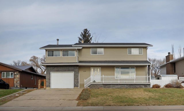 1120 2 Avenue E, Brooks