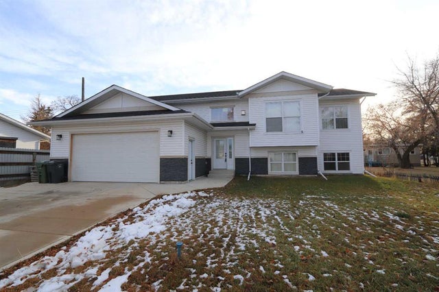 5209 57 Avenue, Ponoka