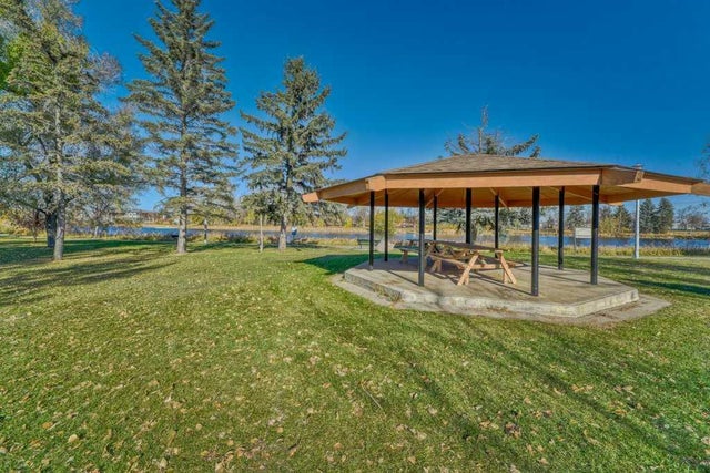 12, 606 Lakeside Boulevard, Strathmore