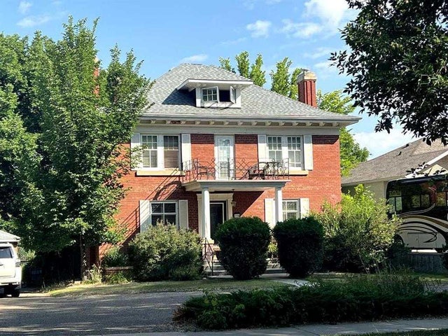 258 1 Street Se, Medicine Hat