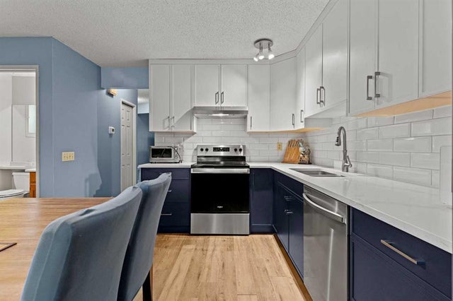 6 Castleglen Road Ne, Calgary