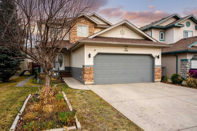 140 Fairways Drive Nw, Airdrie