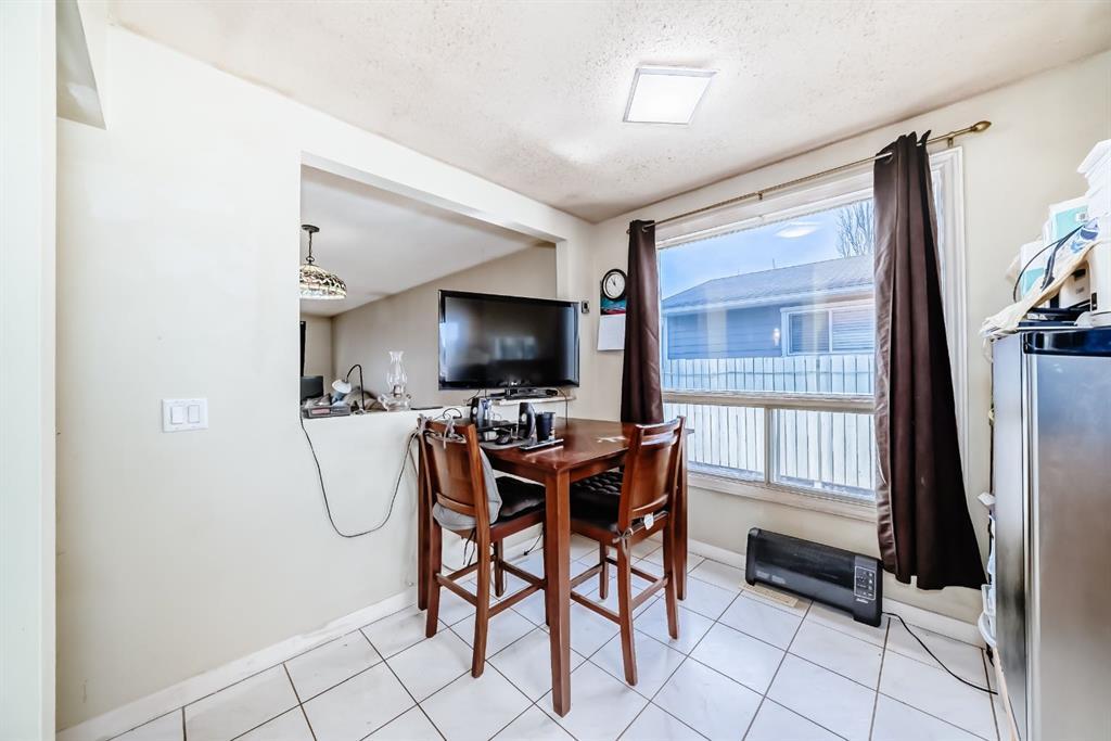 247 Bracewood Road Southwest, Calgary – Residential Detached Listing Photo 9