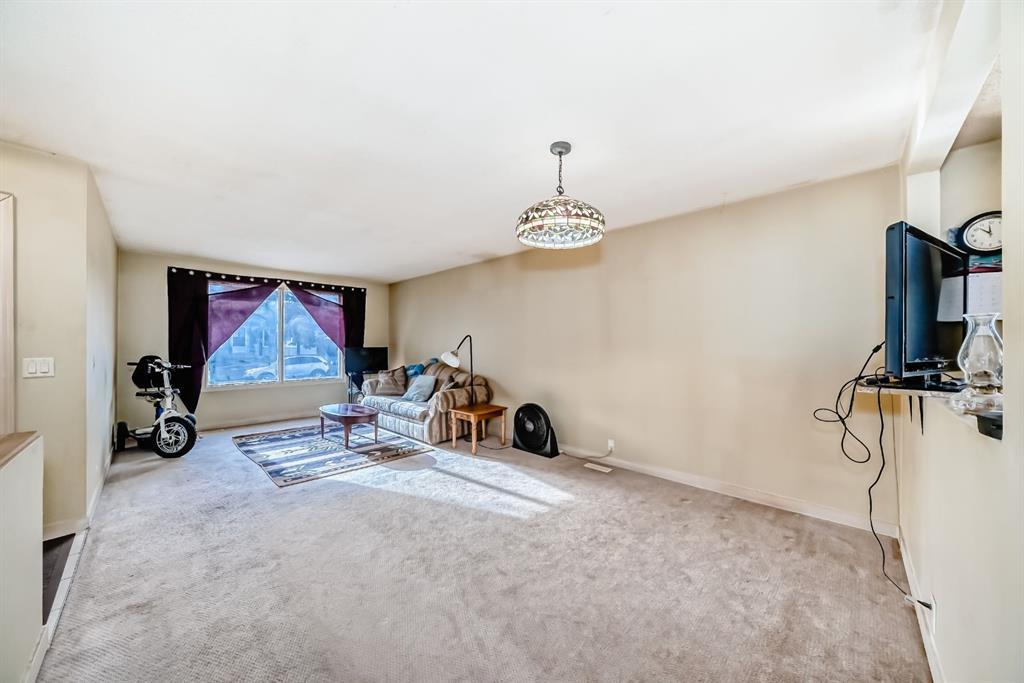 247 Bracewood Road Southwest, Calgary – Residential Detached Listing Photo 12