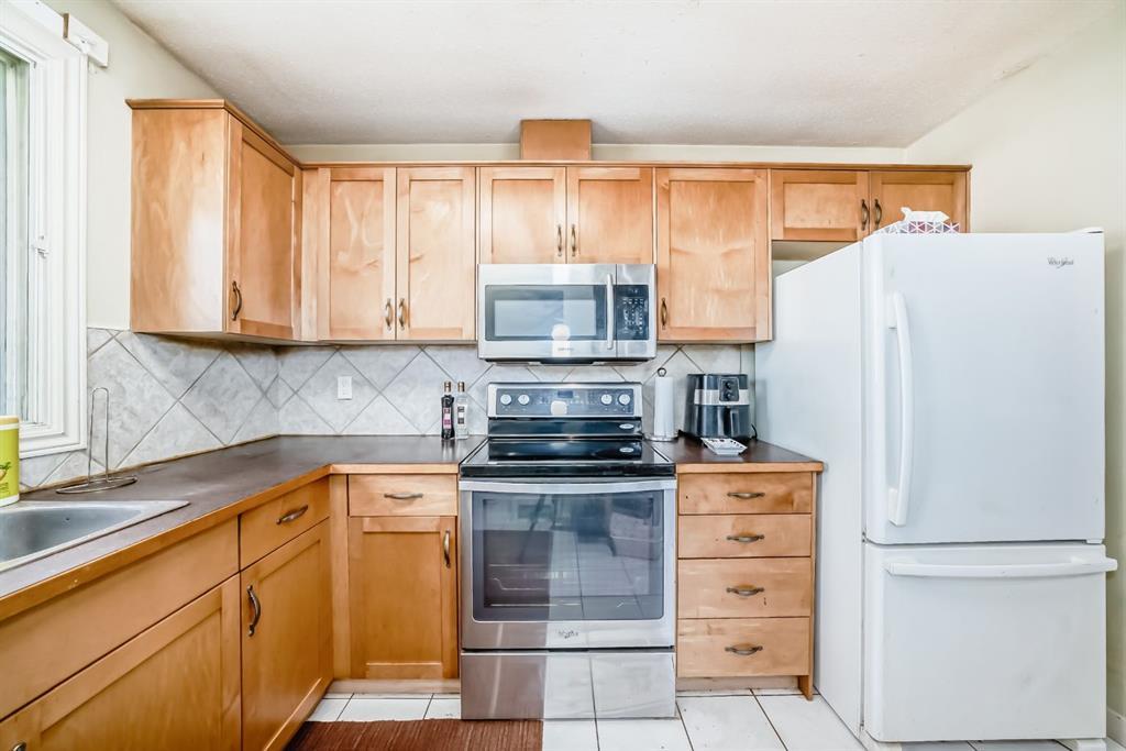 247 Bracewood Road Southwest, Calgary – Residential Detached Listing Photo 6