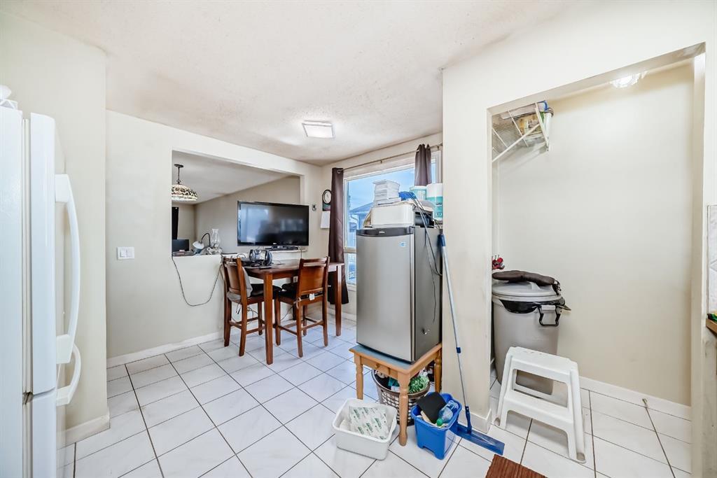 247 Bracewood Road Southwest, Calgary – Residential Detached Listing Photo 8