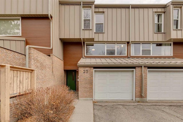 25 Brae Glen Court Sw, Calgary