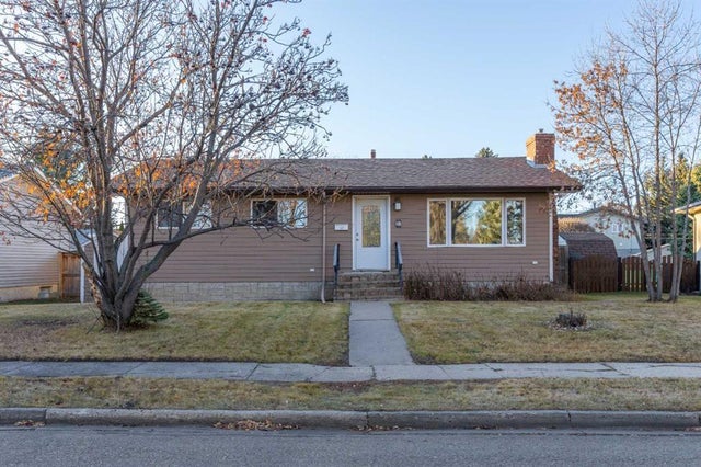 31 Montrose Avenue, Camrose