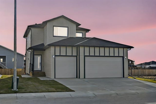 78 Vincent Crescent, Olds