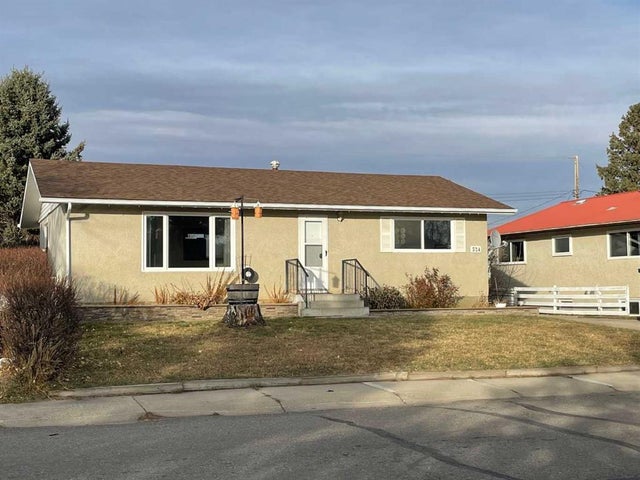524 51 Avenue W, Claresholm