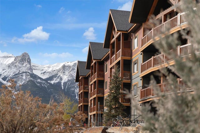 204, 300 Palliser Lane, Canmore