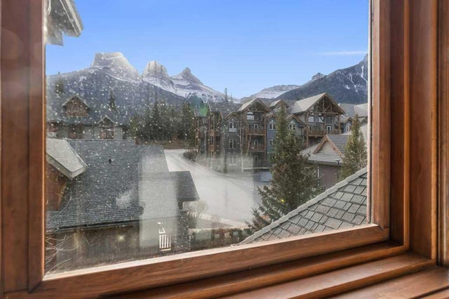 319, 170 Crossbow Place, Canmore