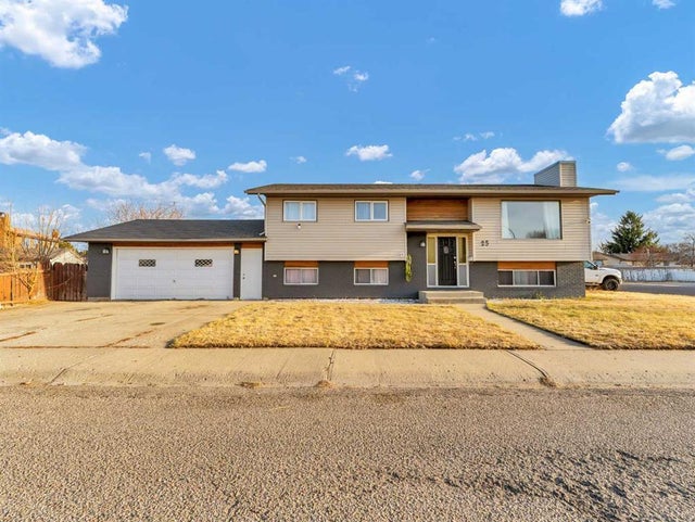 25 Rossmere Avenue Se, Medicine Hat
