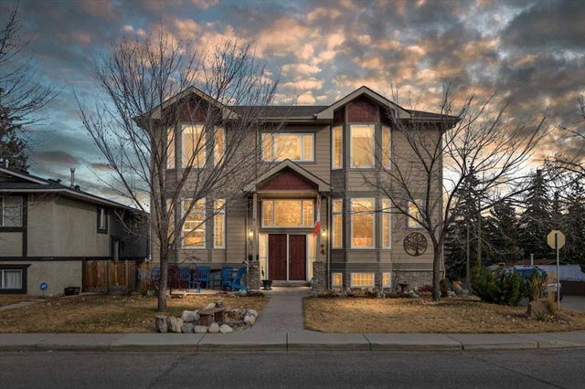 4504 70 Street Nw, Calgary