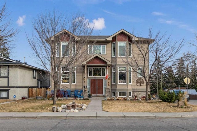4504 70 Street Nw, Calgary