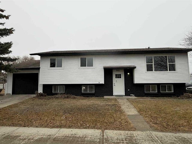 8001 Poplar Drive, Grande Prairie